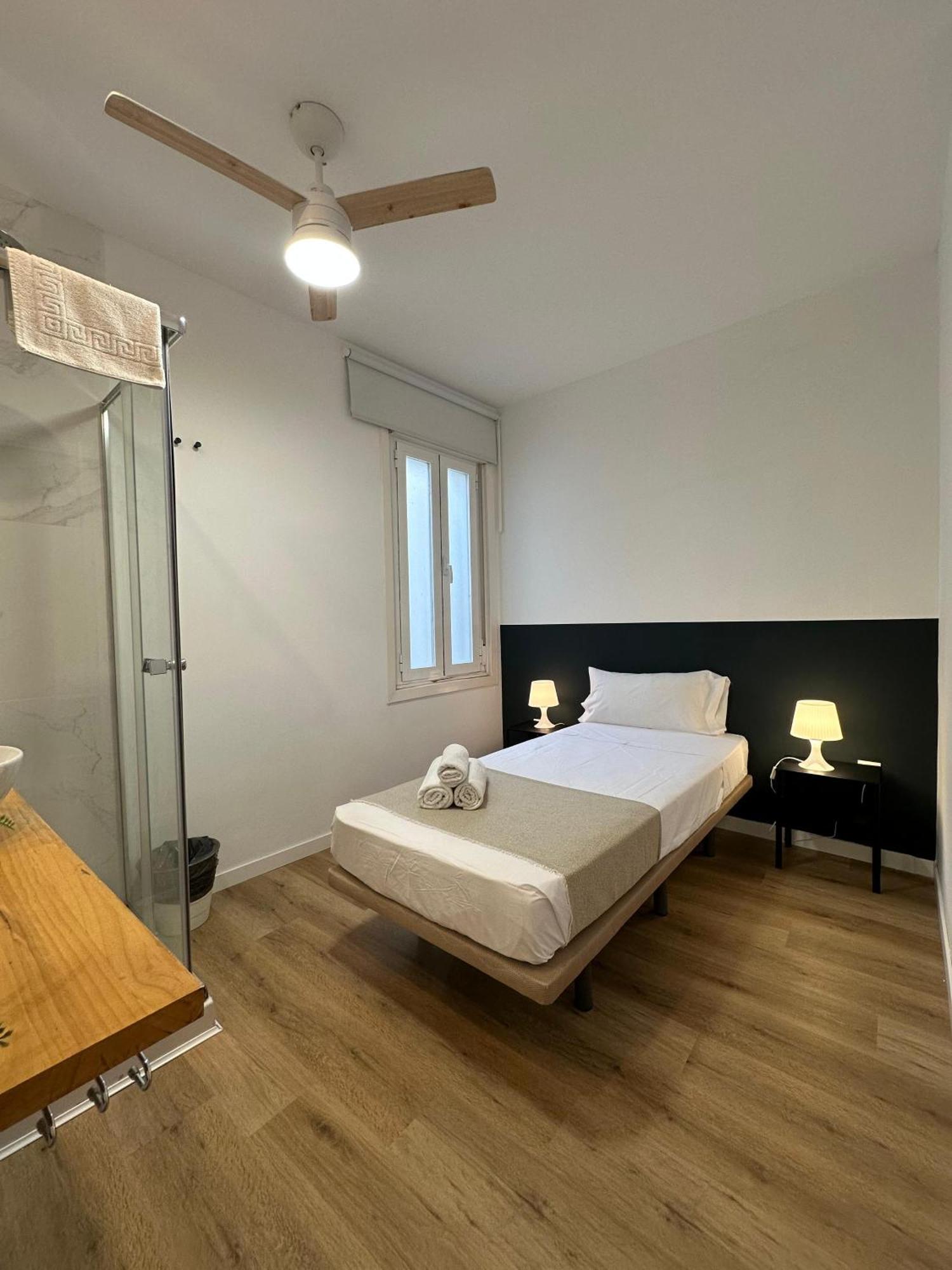 Casa De Huespedes Mi Lla Hotell Madrid Exteriör bild