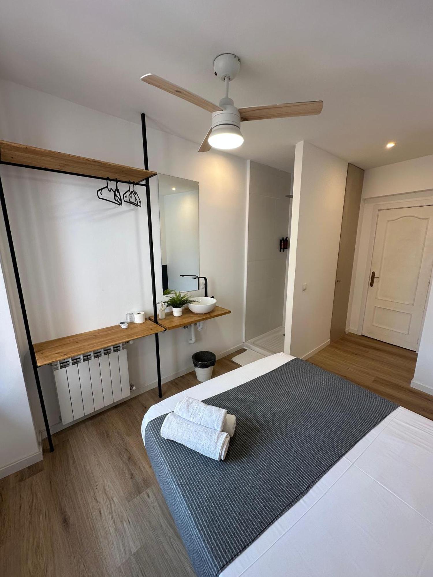 Casa De Huespedes Mi Lla Hotell Madrid Exteriör bild